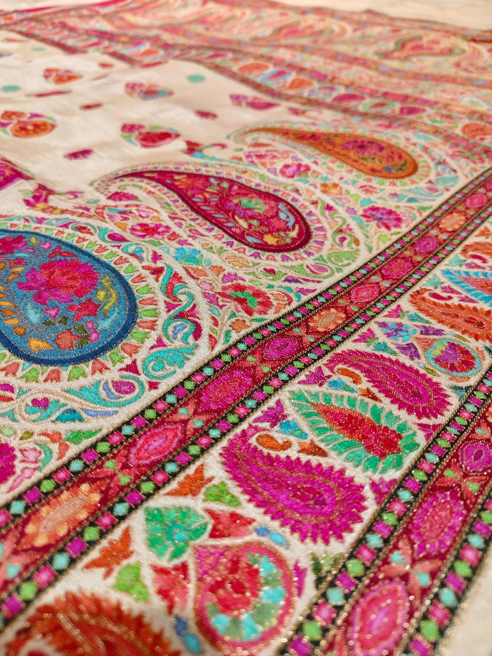 Ivory 'Rang-Mahal' Jamawar-Style Maheshwari Silk Saree